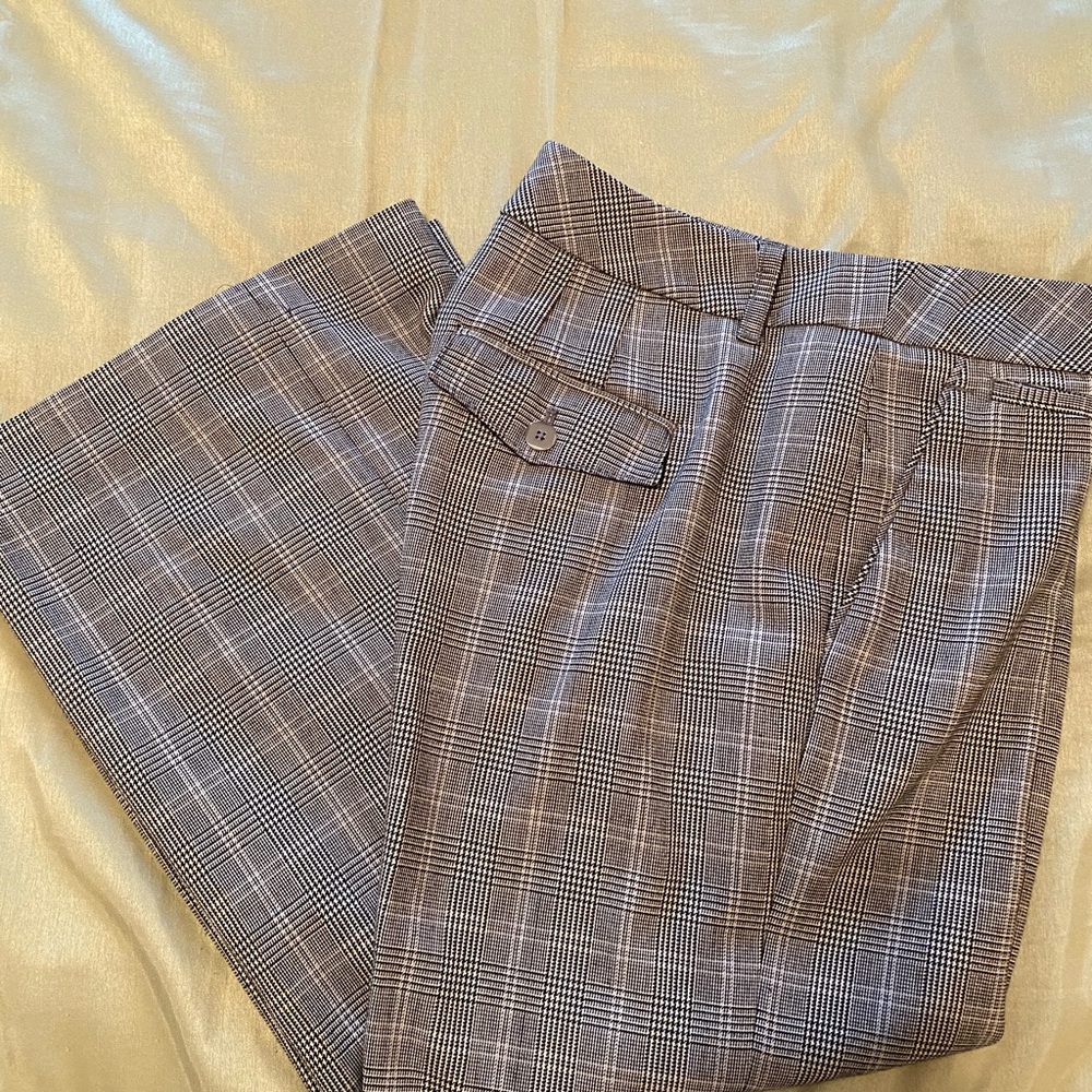 Black and gray houndstooth cropped flare pants